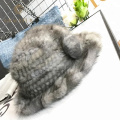 Bonnet en laine douce à bordures en tricot avec bord